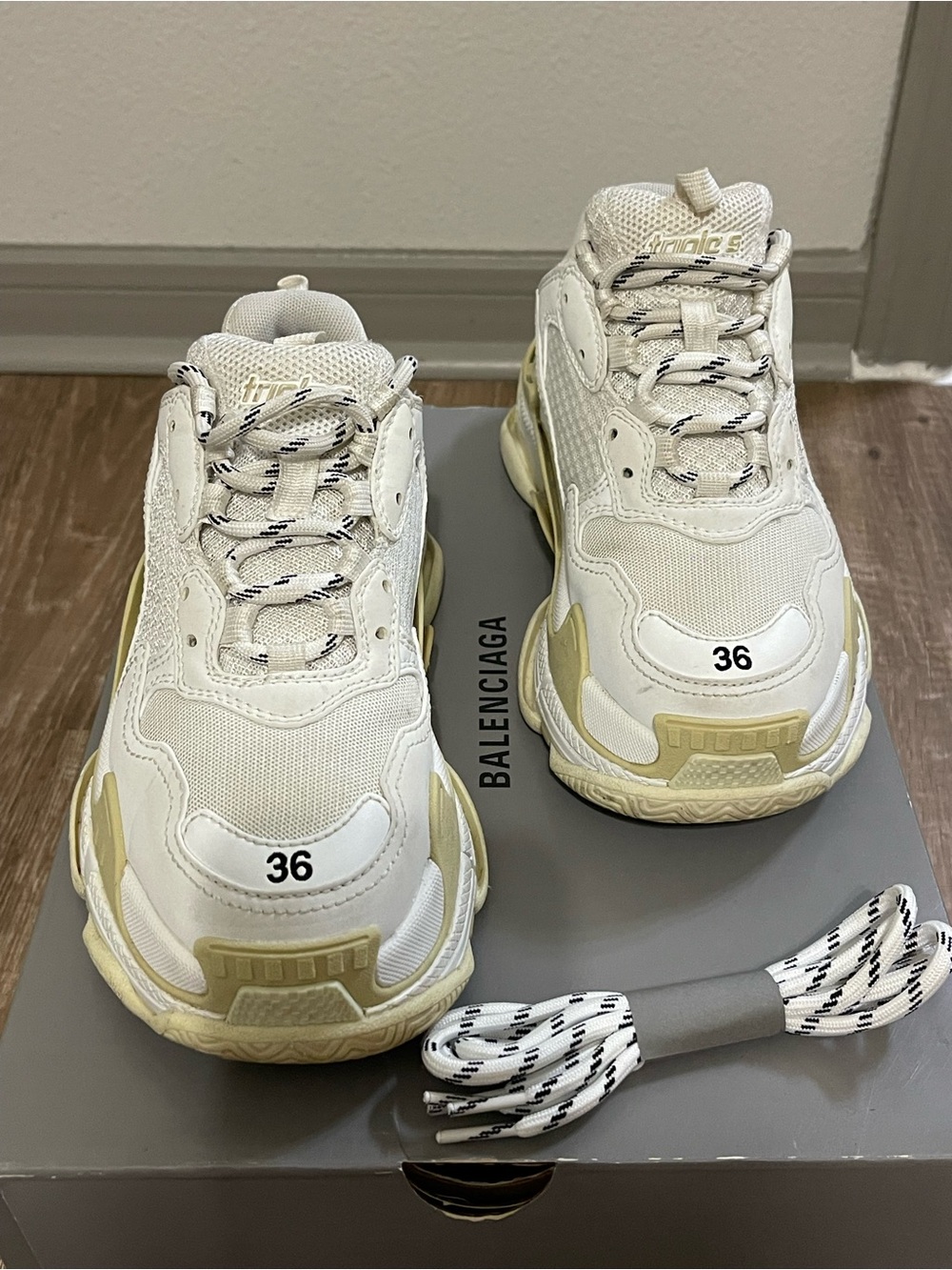 Balenciaga Off-White Chunky Logo Sole Sneakers - Picture 4 of 9